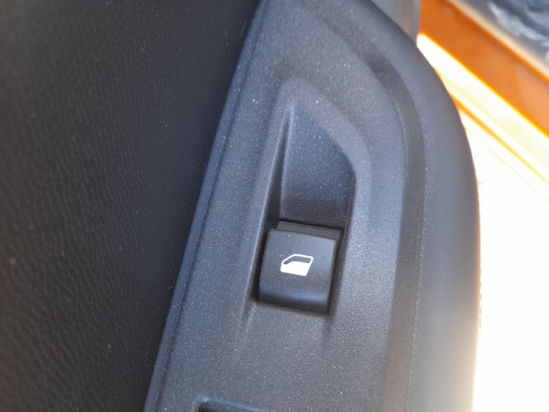 Recambio de mando elevalunas trasero izquierdo para peugeot 2008 ii (ud_, us_, uy_, uj_, ur_, uc_) 1.2 puretech 130 referencia O