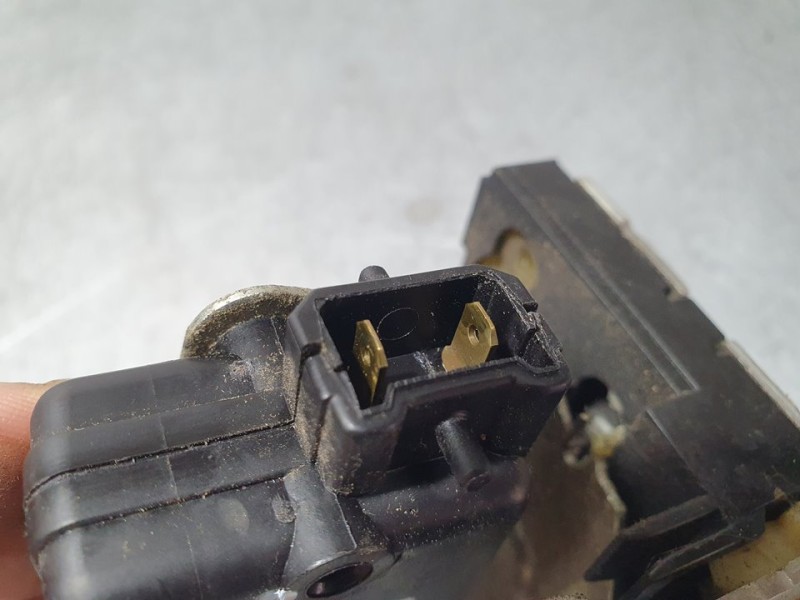 Recambio de cerradura puerta trasera izquierda para dacia sandero básico referencia OEM IAM SIN REF  