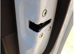 CERRADURA PUERTA DELANTERA DERECHA 813202Y010 MONTADO EN PUERTA 