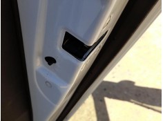 CERRADURA PUERTA TRASERA DERECHA 814202Y000 MONTADO EN PUERTA 