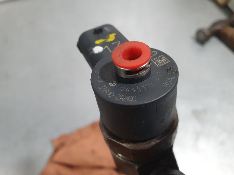 Recambio de inyector para hyundai tucson 1.7 crdi cat referencia OEM IAM 338002A800 0445110411 BOSCH