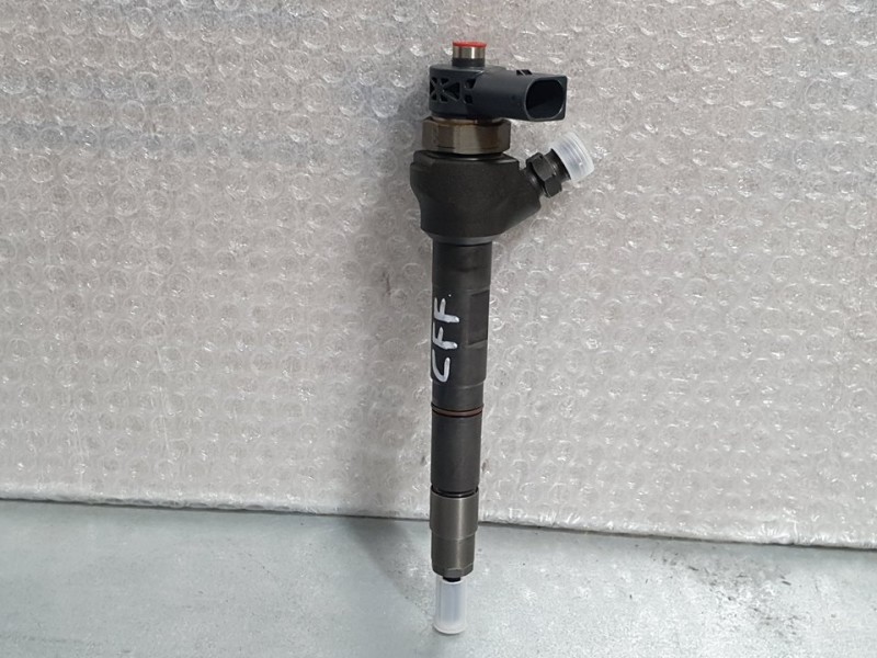 Recambio de inyector para volkswagen passat lim. (362) 2.0 tdi referencia OEM IAM 03L130277J 0445110369 BOSCH