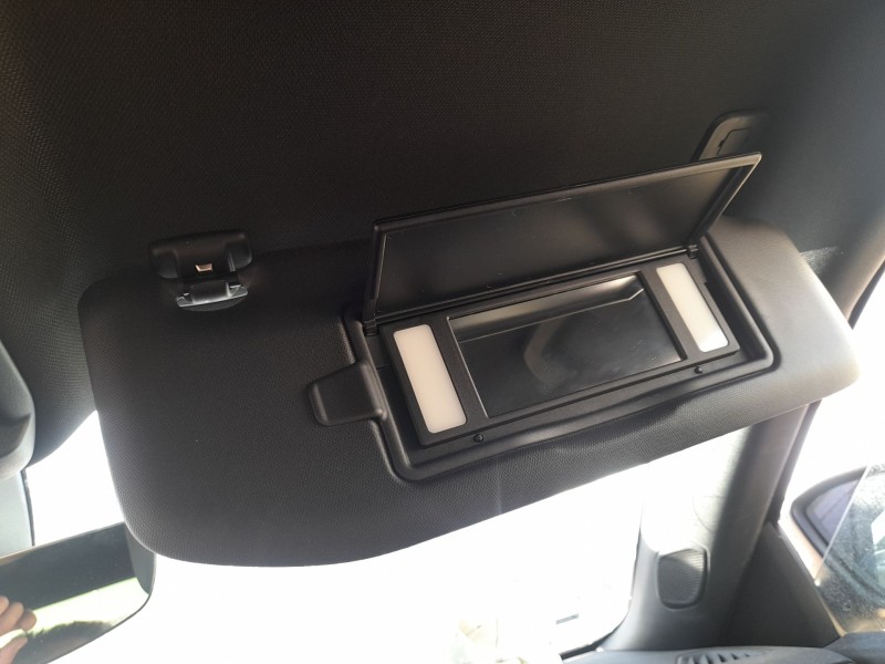 Recambio de parasol derecho para peugeot 2008 ii (ud_, us_, uy_, uj_, ur_, uc_) 1.2 puretech 130 referencia OEM IAM 98100807ZD  