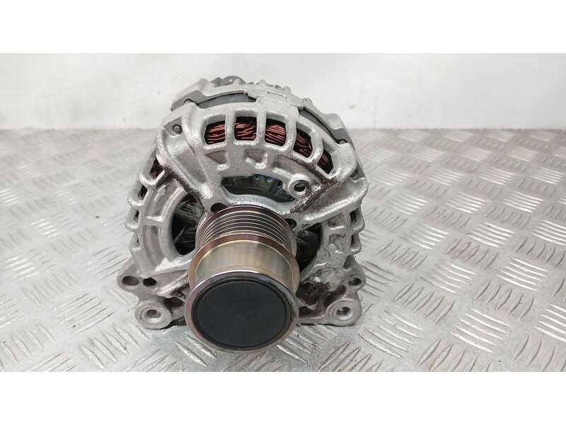 Recambio de alternador para volkswagen polo (6r1) advance referencia OEM IAM 04C903023L BOSCH F000BL08F2