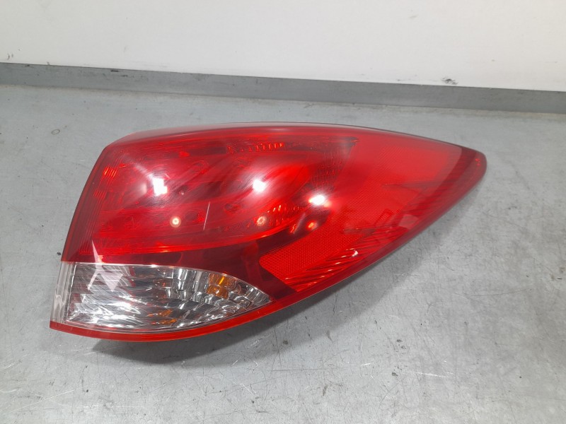 Recambio de piloto trasero derecho exterior para hyundai ix35 (lm, el, elh) 2.0 referencia OEM IAM 924022Y0 TOCADO 