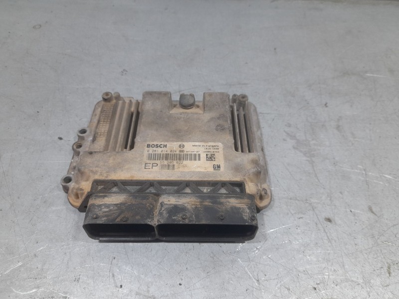Recambio de centralita motor uce para opel zafira b cosmo referencia OEM IAM 55205622 BOSCH 0281014024