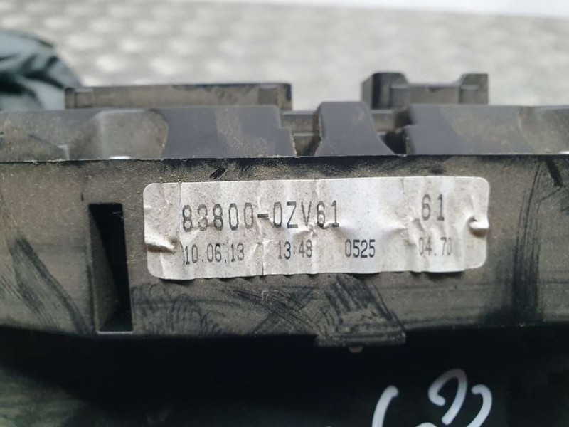 Recambio de cuadro instrumentos para toyota auris active referencia OEM IAM 838000ZV61  