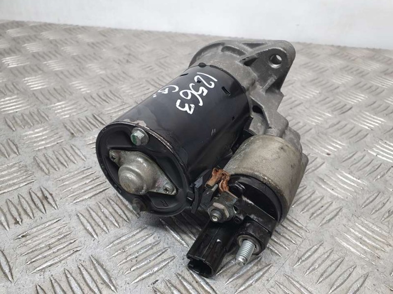 Recambio de motor arranque para toyota auris active referencia OEM IAM 0001107531 BOSCH 