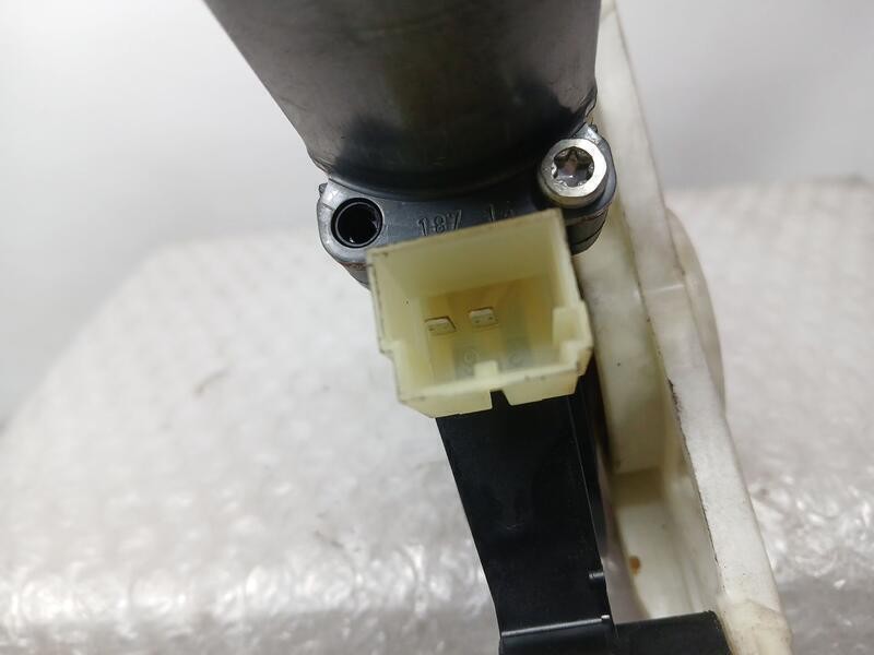 Recambio de elevalunas trasero derecho para porsche macan (typ ) s diesel referencia OEM IAM 95B839462B ELECTRICO 2 PINS 