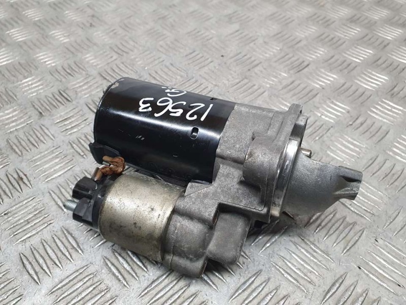 Recambio de motor arranque para toyota auris active referencia OEM IAM 0001107531 BOSCH 