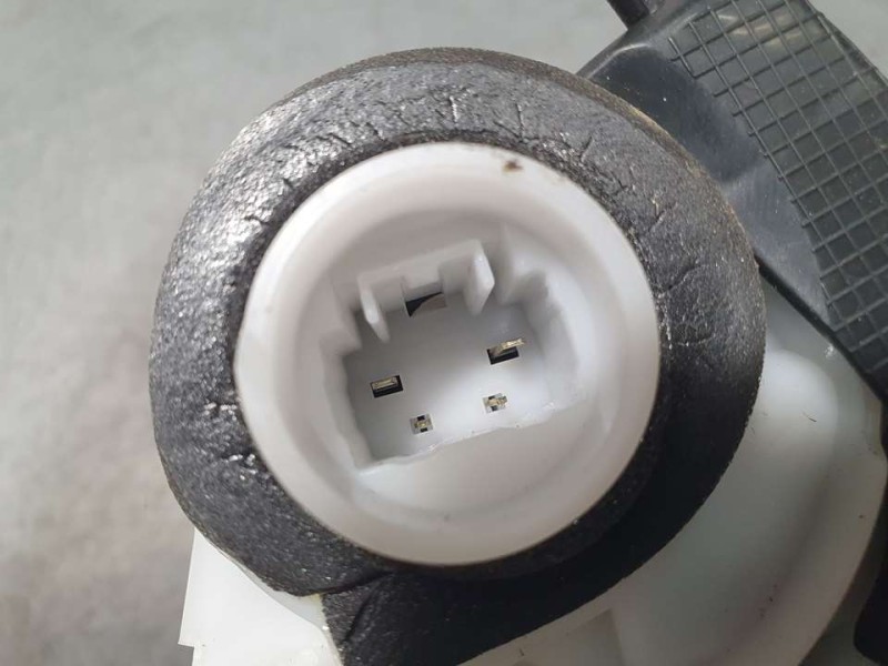 Recambio de cerradura puerta trasera derecha para honda cr-v comfort 4x2 referencia OEM IAM 72610T0AA11  4 PINES