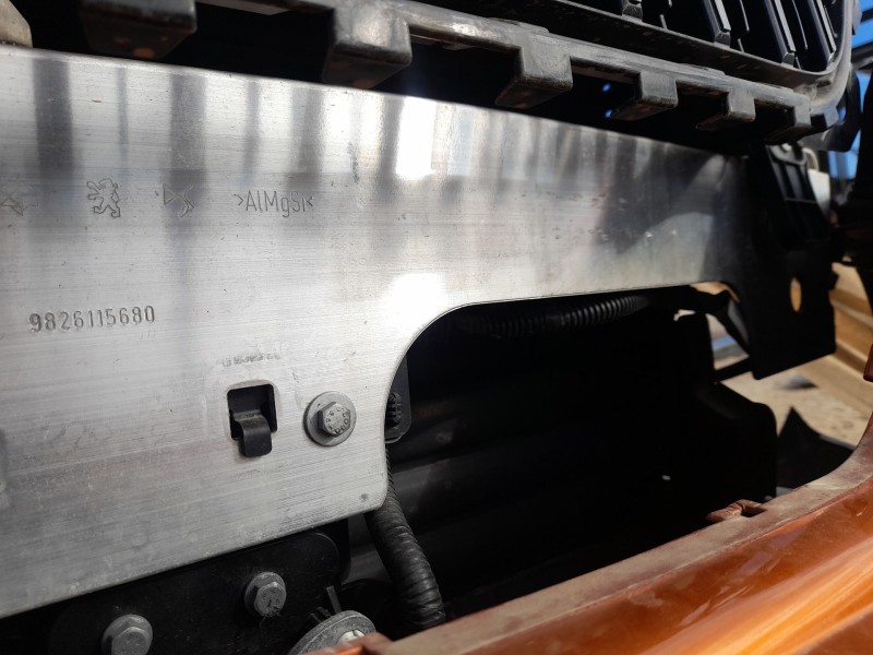 Recambio de refuerzo paragolpes delantero para peugeot 2008 ii (ud_, us_, uy_, uj_, ur_, uc_) 1.2 puretech 130 referencia OEM IA
