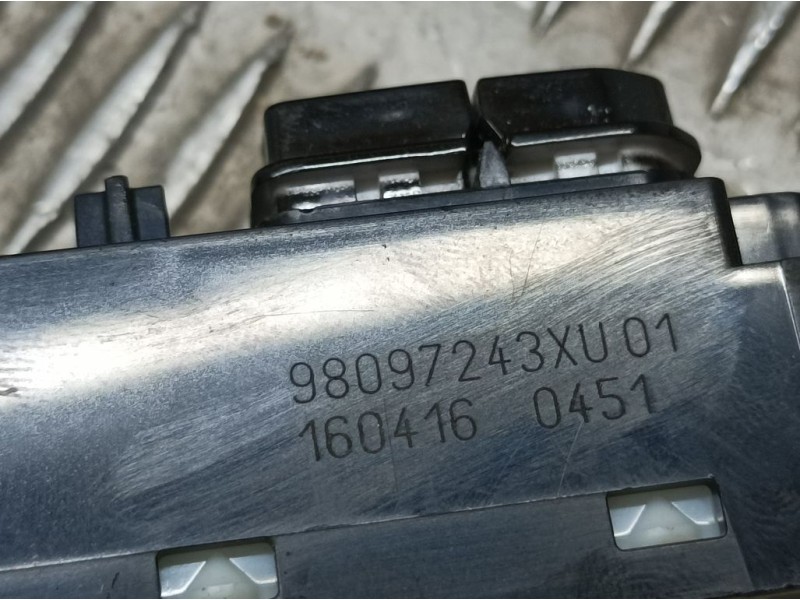 Recambio de mando multifuncion para peugeot 2008 (--.2013) allure referencia OEM IAM 98097243XU01  MANDO GPS