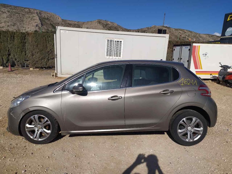 peugeot 208 del año 2012