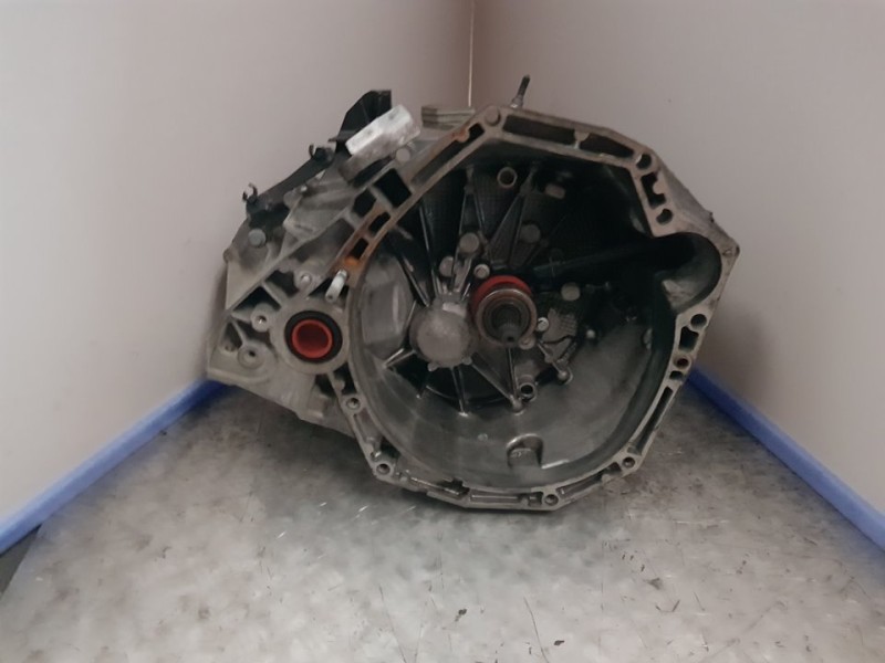 Recambio de caja cambios para dacia duster ambiance 4x2 referencia OEM IAM TL4075  6VELOCIDADES