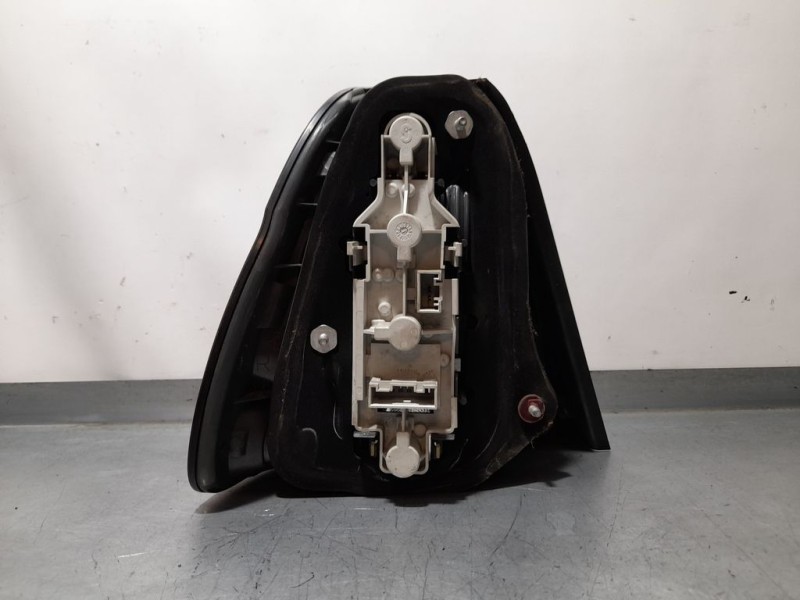 Recambio de piloto trasero derecho para bmw serie 3 compact (e46) 318ti referencia OEM IAM 28330204  
