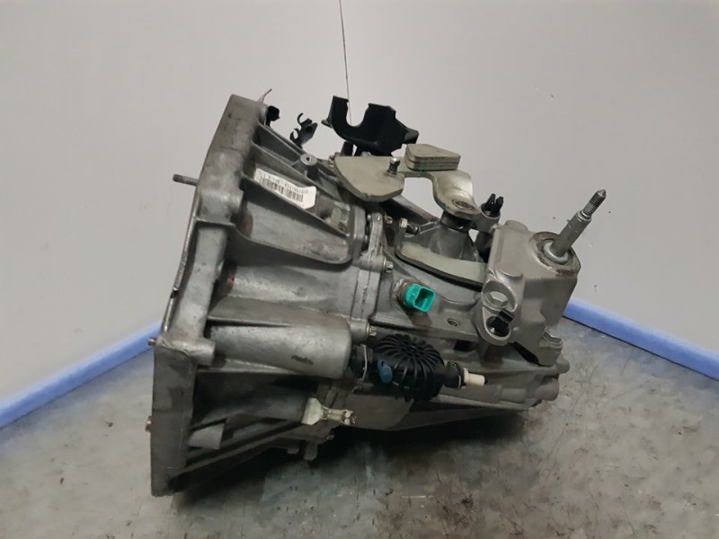Recambio de caja cambios para dacia duster ambiance 4x2 referencia OEM IAM TL4075  6VELOCIDADES