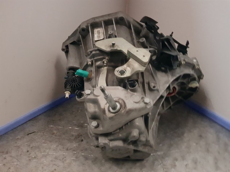 Recambio de caja cambios para dacia duster ambiance 4x2 referencia OEM IAM TL4075  6VELOCIDADES