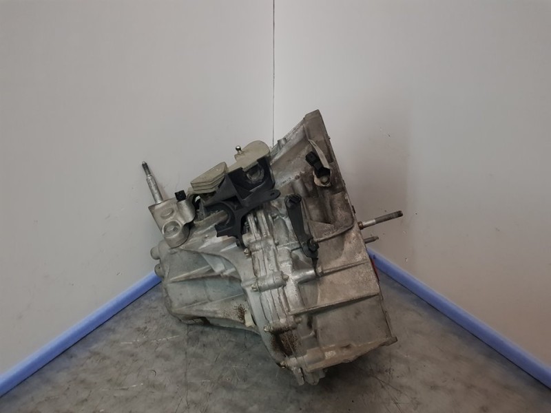 Recambio de caja cambios para dacia duster ambiance 4x2 referencia OEM IAM TL4075  6VELOCIDADES