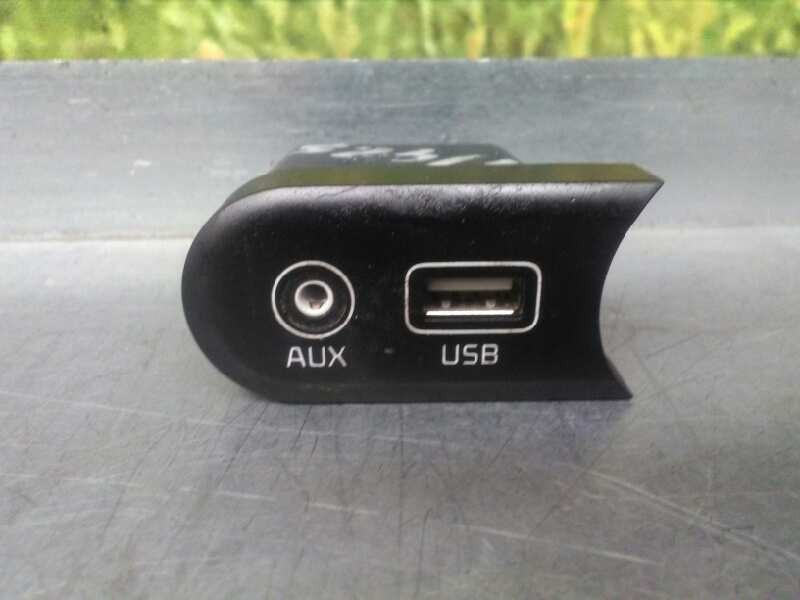 Recambio de conexion usb/aux para kia pro_cee´d ( ) concept referencia OEM IAM 96120A2200  
