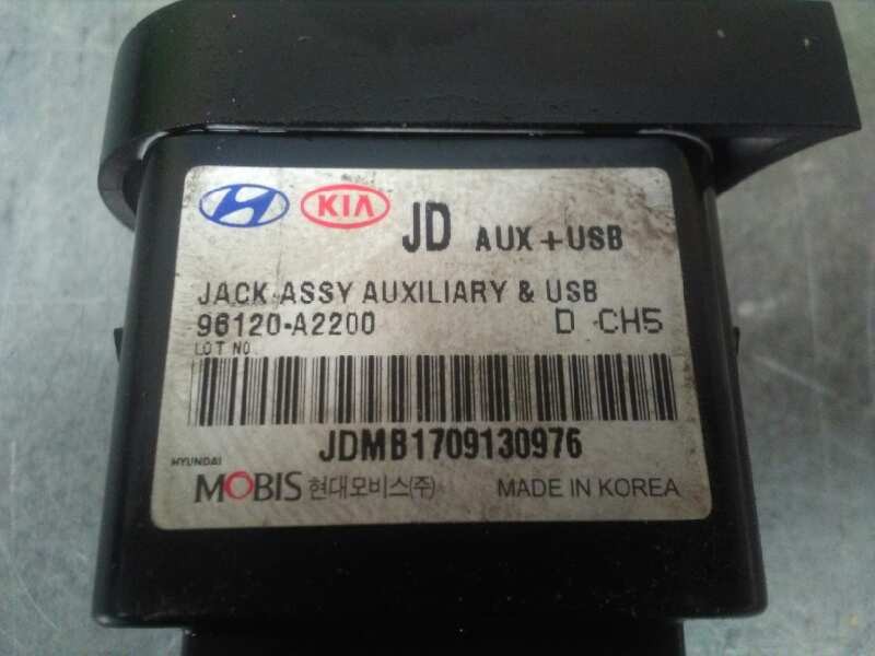 Recambio de conexion usb/aux para kia pro_cee´d ( ) concept referencia OEM IAM 96120A2200  