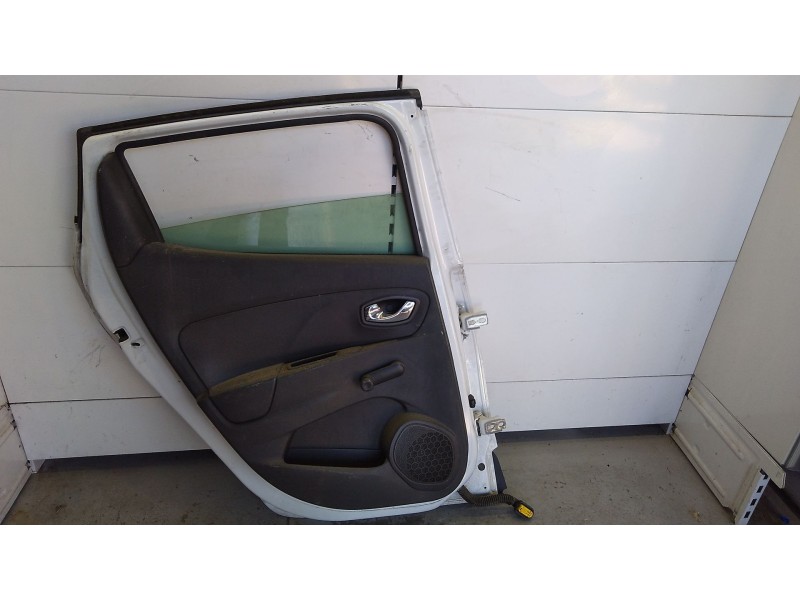 Recambio de puerta trasera izquierda para renault clio iv business referencia OEM IAM 821016892R  