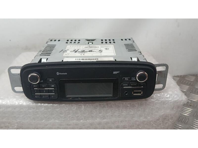 Recambio de sistema audio / radio para renault clio iv business referencia OEM IAM 281152874R  269779
