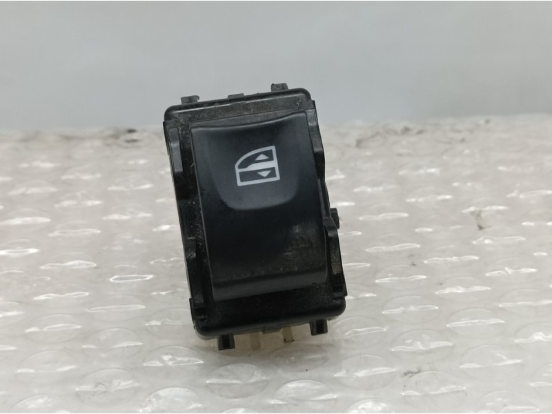 Recambio de mando elevalunas trasero izquierdo para dacia duster ambiance 4x2 referencia OEM IAM 254217475R  