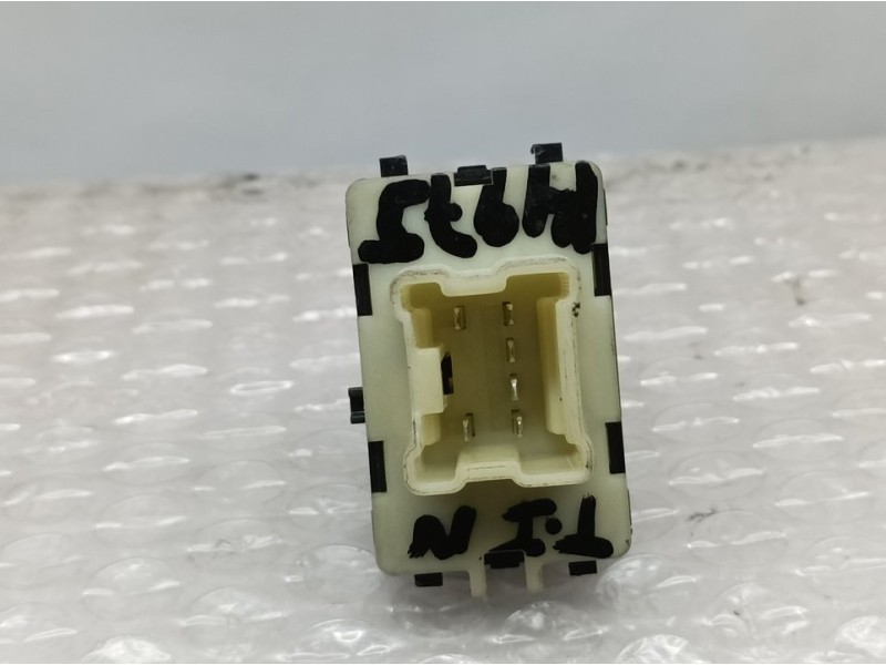 Recambio de mando elevalunas trasero izquierdo para dacia duster ambiance 4x2 referencia OEM IAM 254217475R  