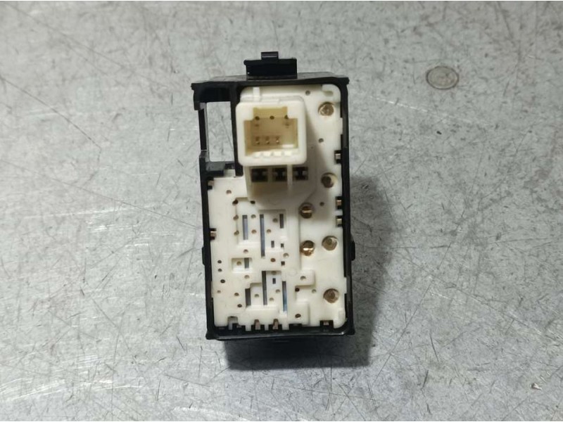 Recambio de mando elevalunas delantero derecho para toyota auris active referencia OEM IAM 848100D030  