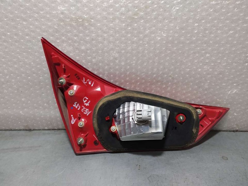 Recambio de piloto trasero derecho para toyota auris active referencia OEM IAM 05170237 KOITO INTERIOR