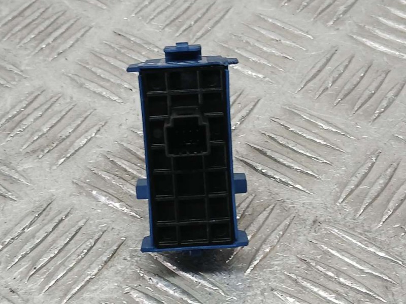 Recambio de mando elevalunas trasero izquierdo para toyota avensis (t27) advance referencia OEM IAM 8481005070  