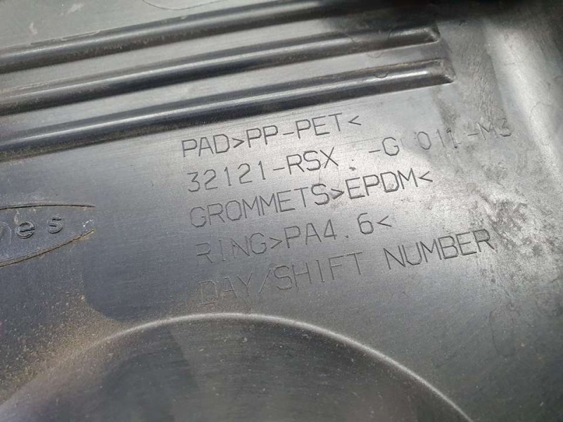 Recambio de tapa motor para honda cr-v comfort 4x2 referencia OEM IAM 32121RSX  