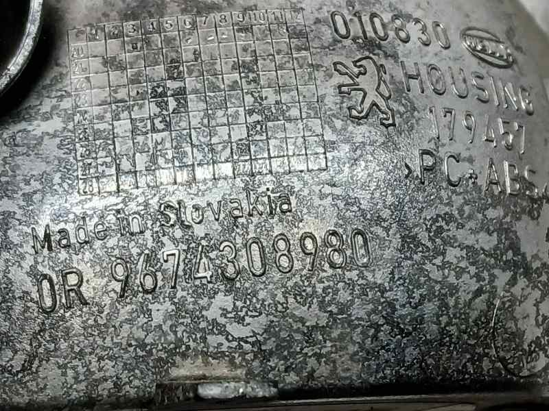 Recambio de piloto trasero central para peugeot 208 (p2) allure referencia OEM IAM 9674308980  PARAGOLPES ANTINIEBLAS