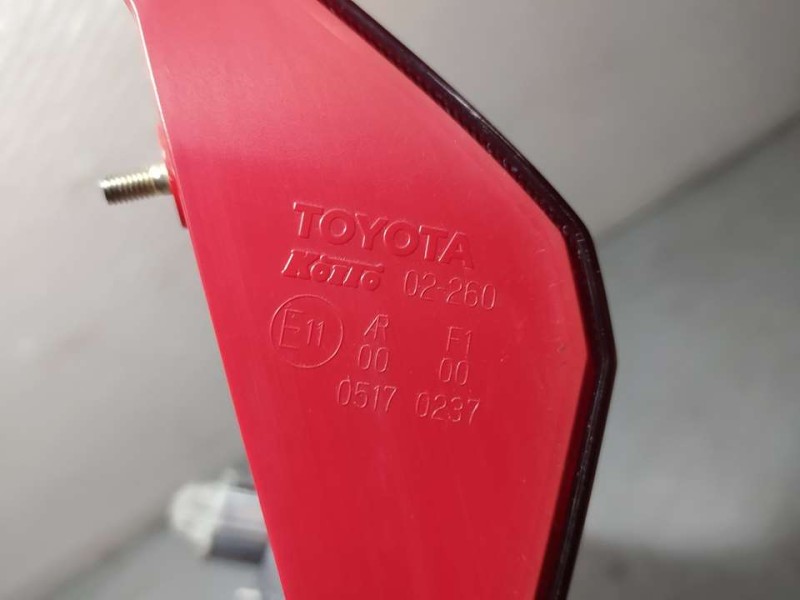 Recambio de piloto trasero izquierdo para toyota auris active referencia OEM IAM 05170237 KOITO INTERIOR