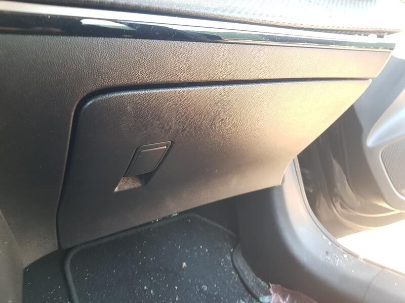 Recambio de guantera para peugeot 208 ii (ub_, up_, uw_, uj_) 1.2 puretech 100 referencia OEM IAM 98268276ZD  