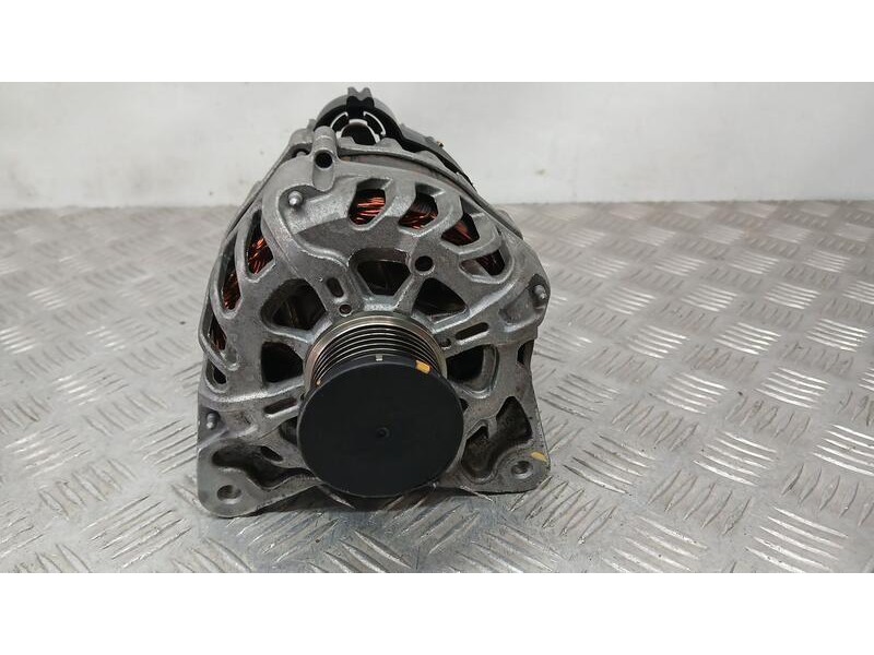 Recambio de alternador para dacia sandero stepway essential referencia OEM IAM 231009092R VALEO 2722632A