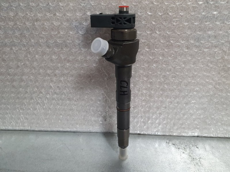 Recambio de inyector para volkswagen golf vii lim. (5g1) 1.6 16v tdi dpf referencia OEM IAM 04L130277AJ 0445110477 BOSCH