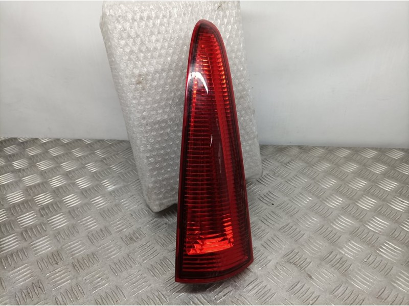 Recambio de piloto trasero derecho para renault kangoo expression referencia OEM IAM 8200419967  SUPERIOR FALSO