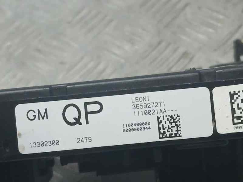 Recambio de caja reles / fusibles para opel astra j lim. sport referencia OEM IAM 13302300 365927271 