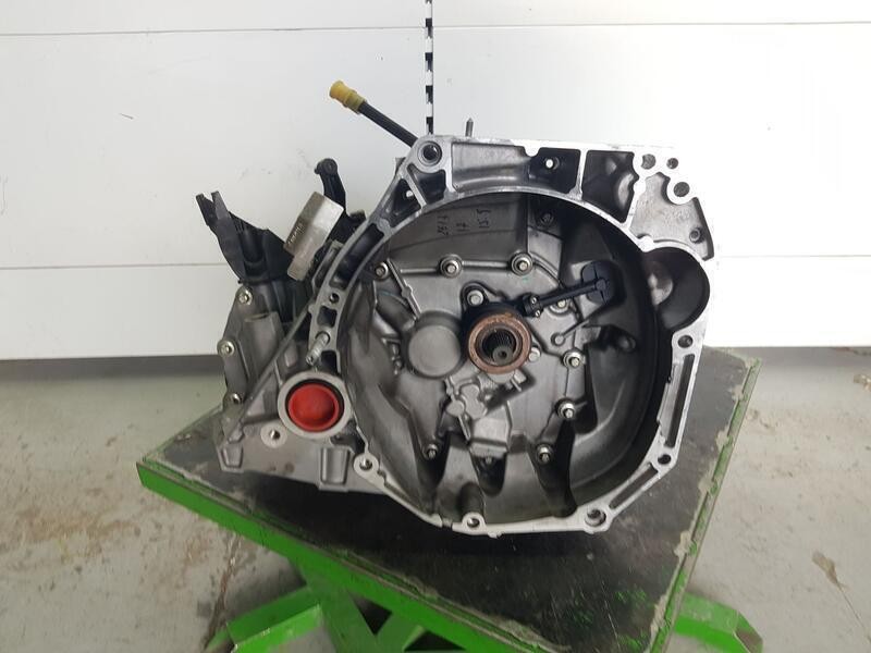 Recambio de caja cambios para dacia sandero stepway essential referencia OEM IAM JR5086 A045717 5 VELOCIDADES