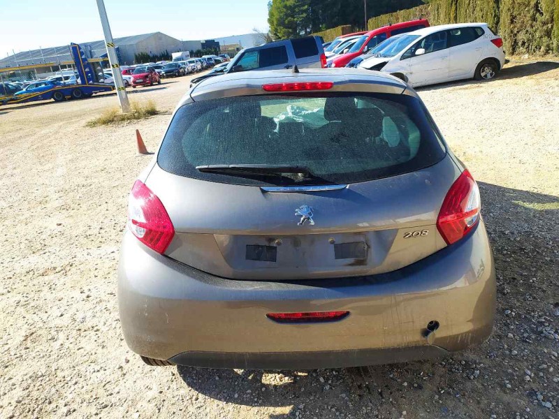 peugeot 208 del año 2012