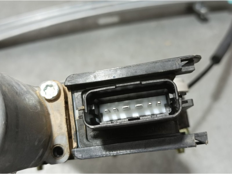 Recambio de elevalunas delantero izquierdo para kia stonic (ybcuv) drive referencia OEM IAM 82401H8110  ELECTRICO 6 PINS SIN REF