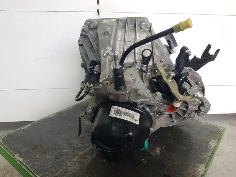 Recambio de caja cambios para dacia sandero stepway essential referencia OEM IAM JR5086 A045717 5 VELOCIDADES