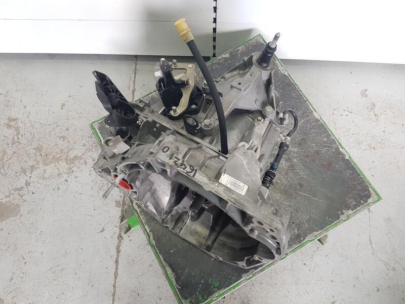 Recambio de caja cambios para dacia sandero stepway essential referencia OEM IAM JR5086 A045717 5 VELOCIDADES