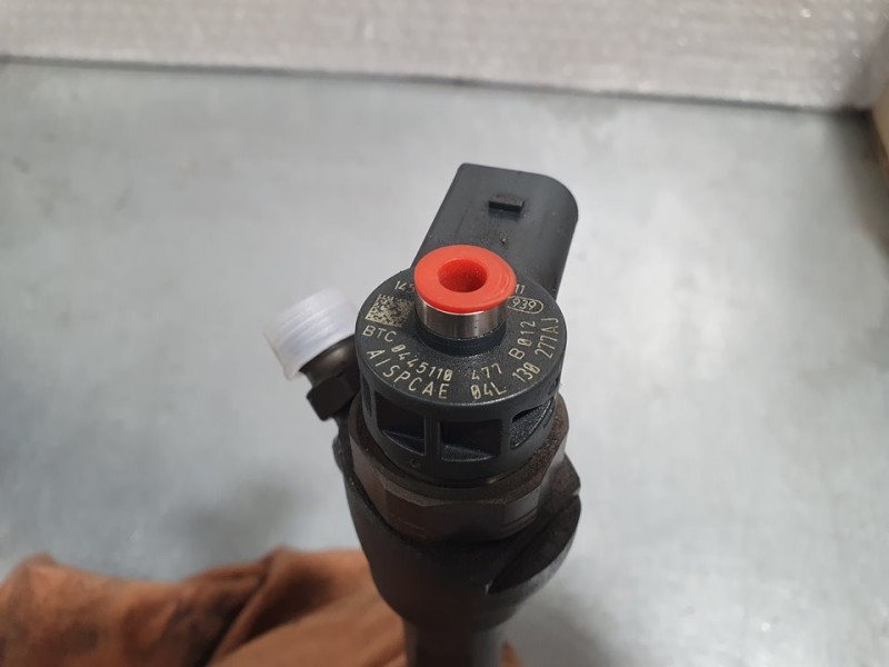 Recambio de inyector para volkswagen golf vii lim. (5g1) 1.6 16v tdi dpf referencia OEM IAM 04L130277AJ 0445110477 BOSCH