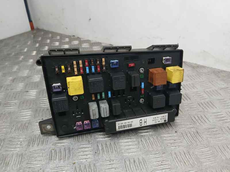 Recambio de caja reles / fusibles para opel astra h ber. cosmo referencia OEM IAM 13206754 5DK00866838 HELLA