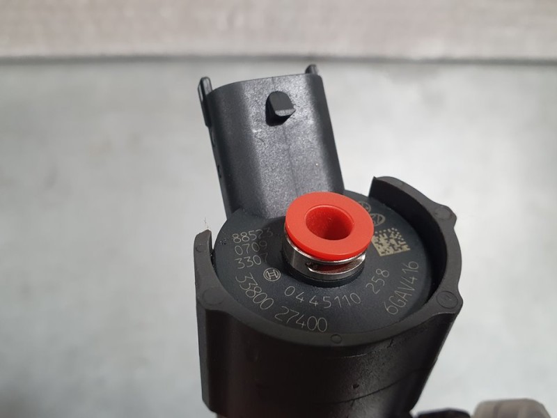 Recambio de inyector para kia sportage 2.0 crdi referencia OEM IAM 3380027400 0445110258 BOSCH