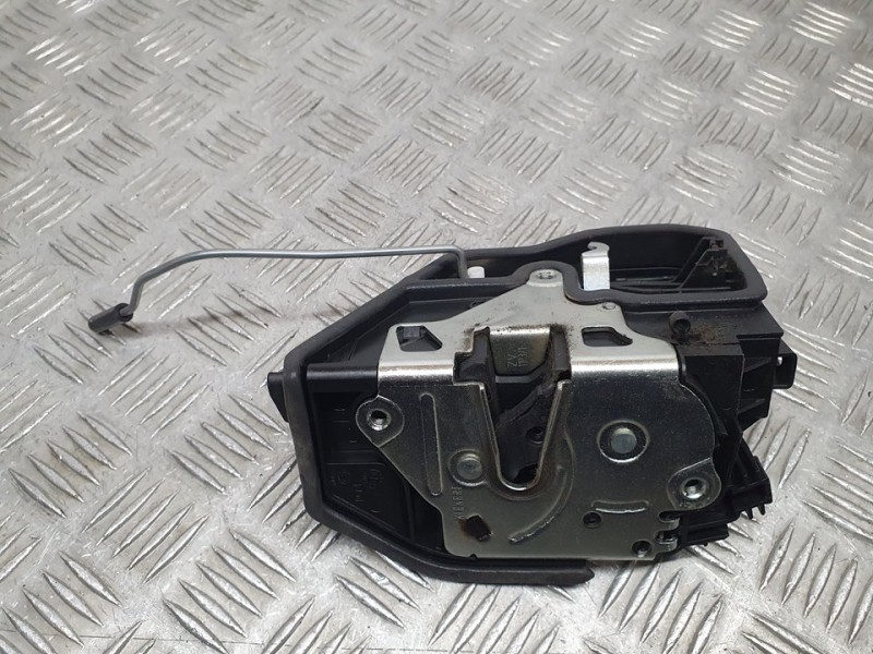 Recambio de cerradura puerta trasera izquierda para bmw x1 (e84) sdrive 18d referencia OEM IAM 7229459  