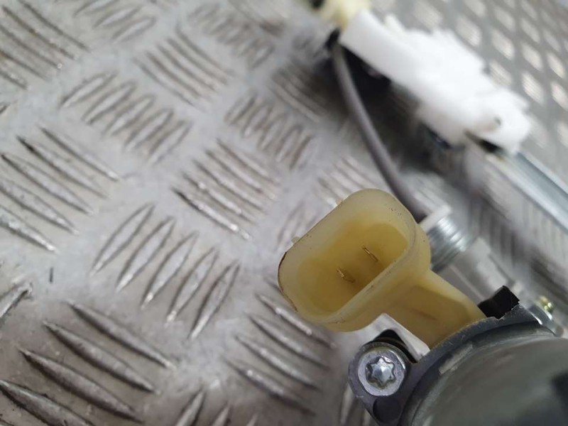 Recambio de elevalunas trasero izquierdo para kia stonic (ybcuv) drive referencia OEM IAM SIN REF  ELECTRICO 2 PINES